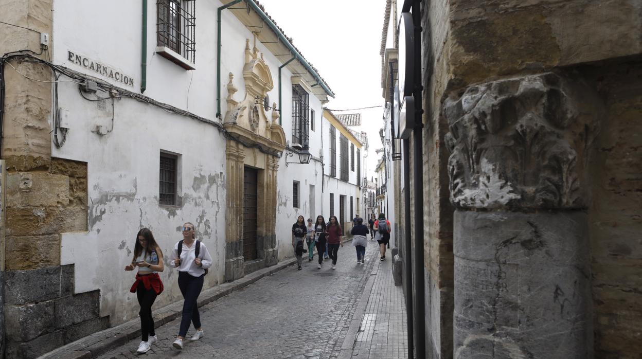 Perspectiva de la calle Encarnaci´o desde la calle Rey Heredia