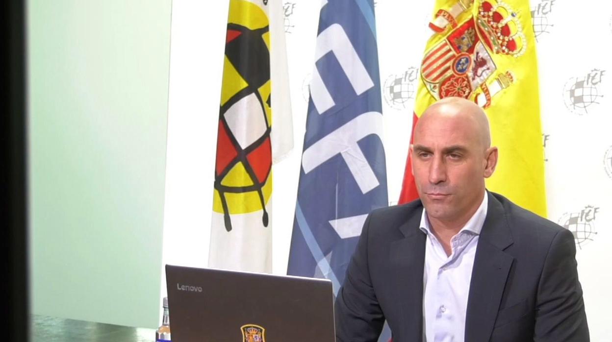 Rubiales atiende en una videoconferencia