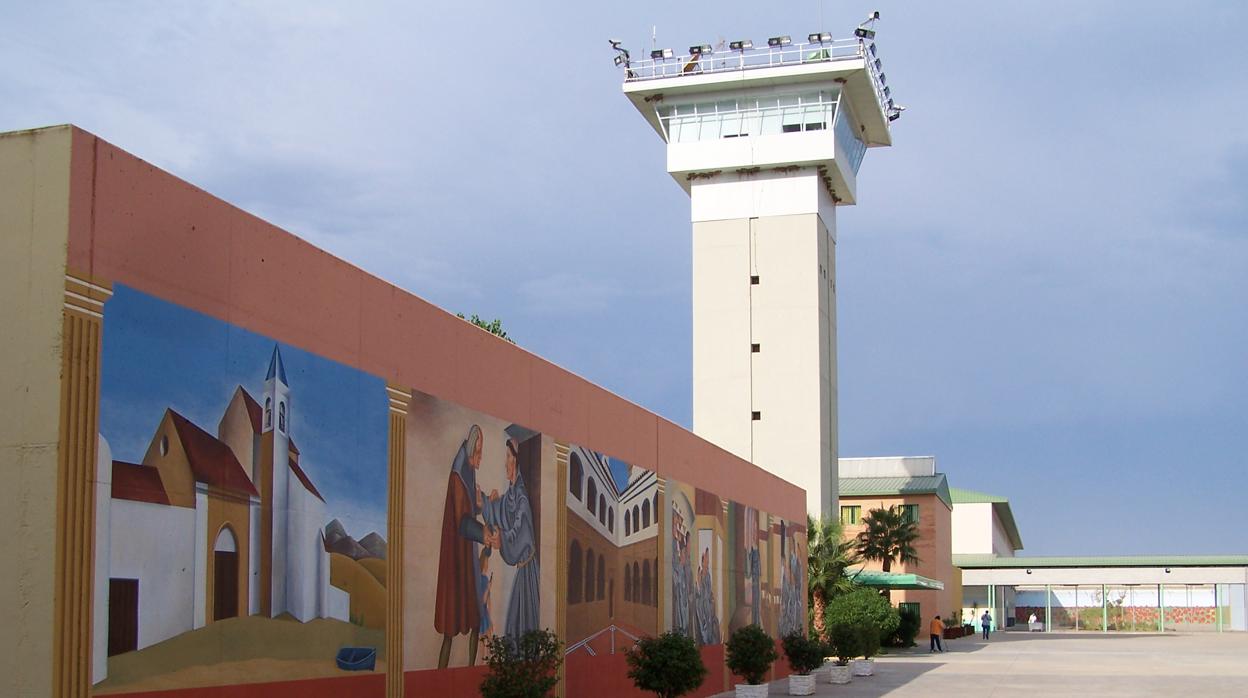 Uno de lospatios del centro penitenciario de Huelva