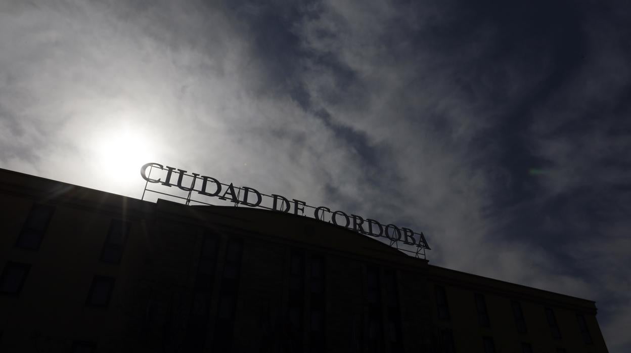 Las nubes tapan el sol en una imagen del hotel Ciudad de Córdoba