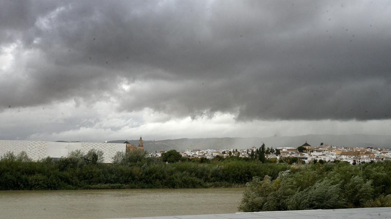 Las nubes cubren la capital