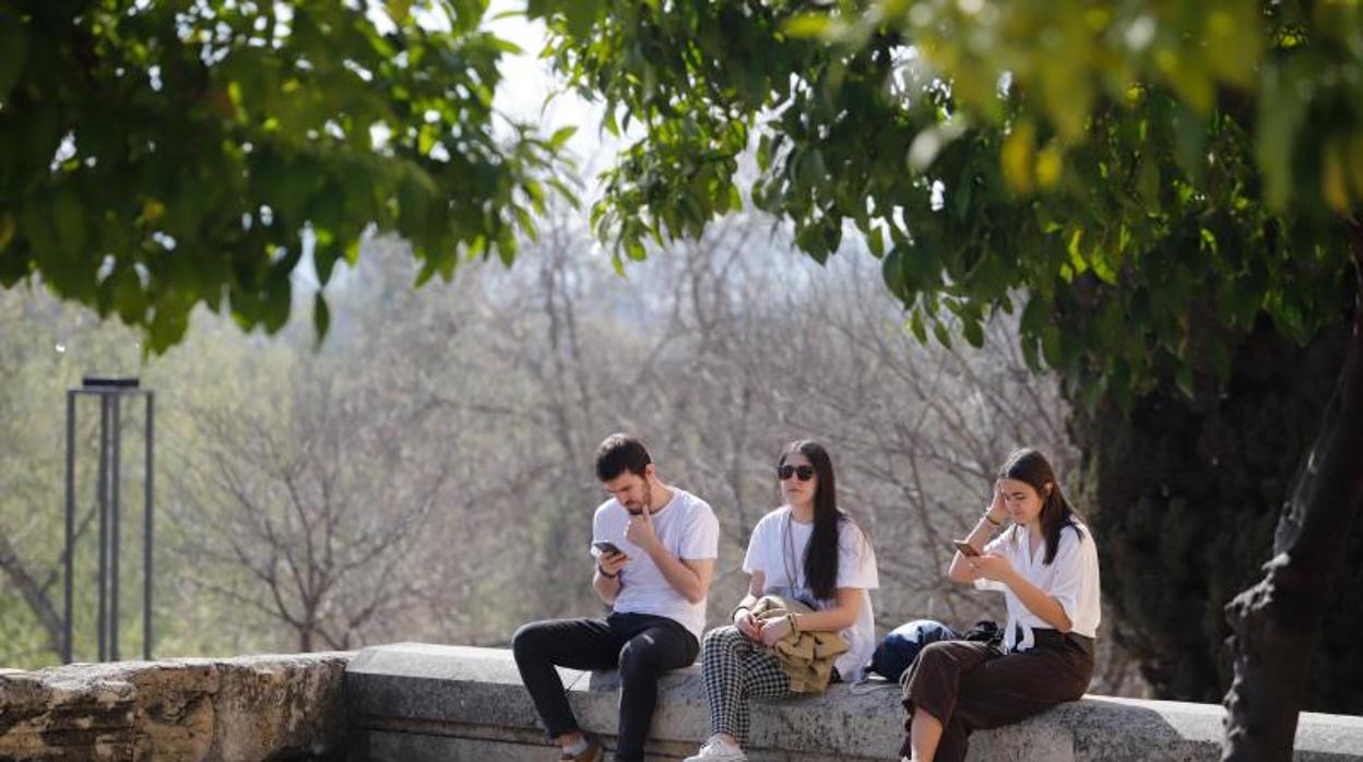 Turistas tomando el sol en una imagen capturada a mediados del mes de febrero pasado