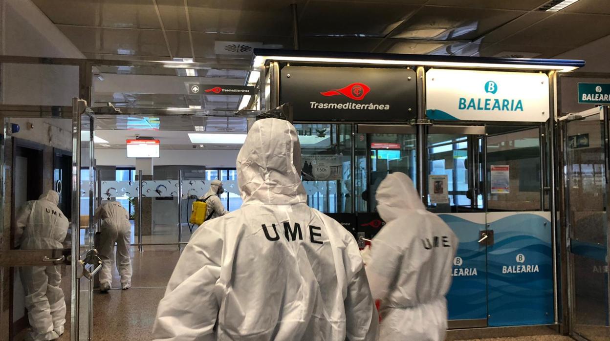 Efectivos de la UME en instalaciones del puerto de Algeciras