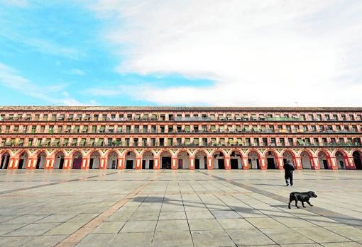 La plaza de la Corredera, con los negocios de hostelería cerrados