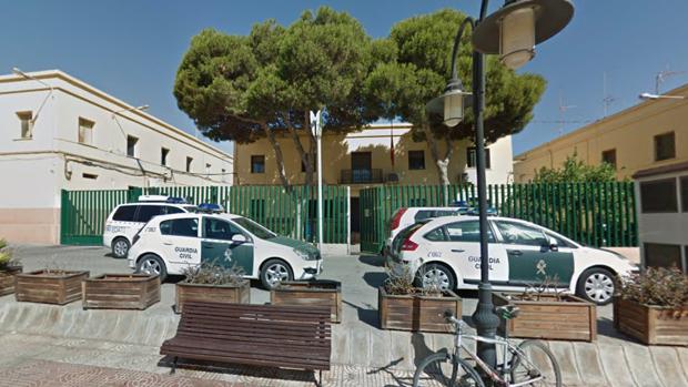 La Guardia Civil cierra en Almería un bar donde estaban de fiesta