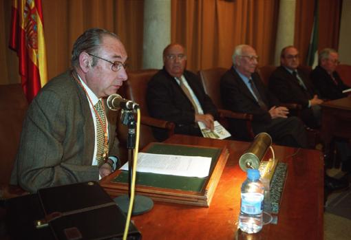 Pedro Pablo Herrera, durante una conferencia en la Real Academia de Córdoba en 2001