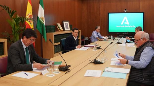 La Junta de Andalucía compra 60.000 test rápidos de coronavirus y exige 120.000 al Gobierno central