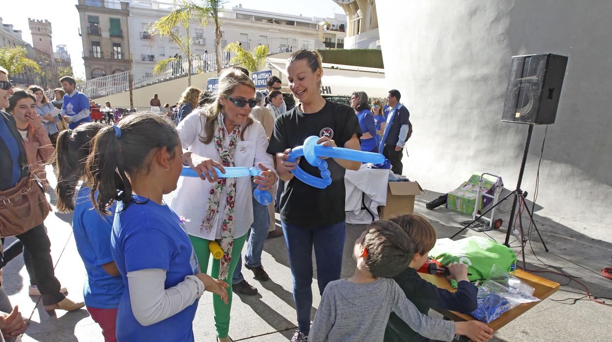 Varios niños, en el Día Internacional del Autismo