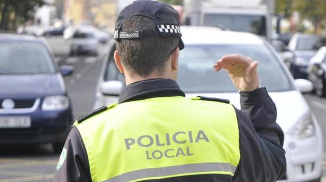 Un policía local en una foto de archivo