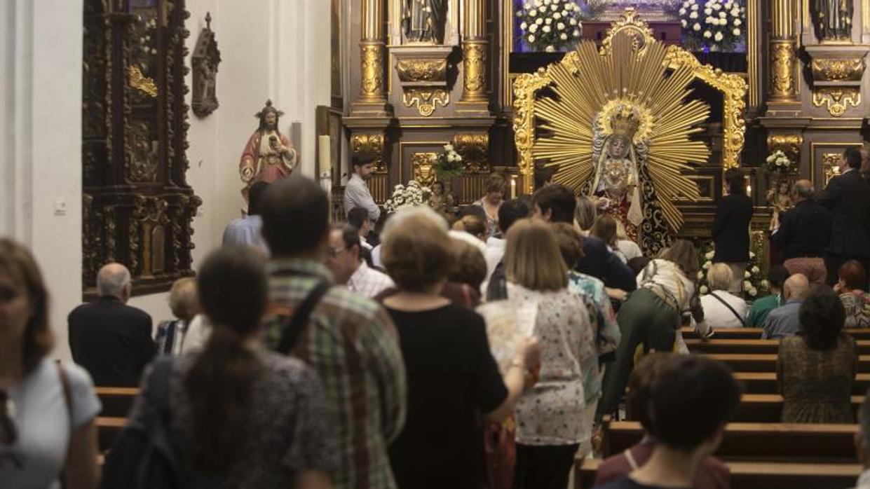 Besamanos a la Virgen de los Dolores el pasado año