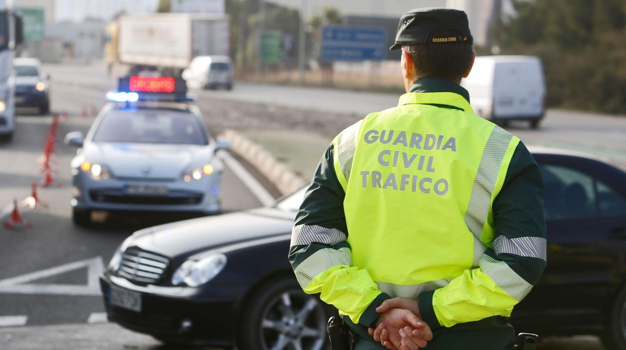 Un agente de la Guardia Civil de Tráfico