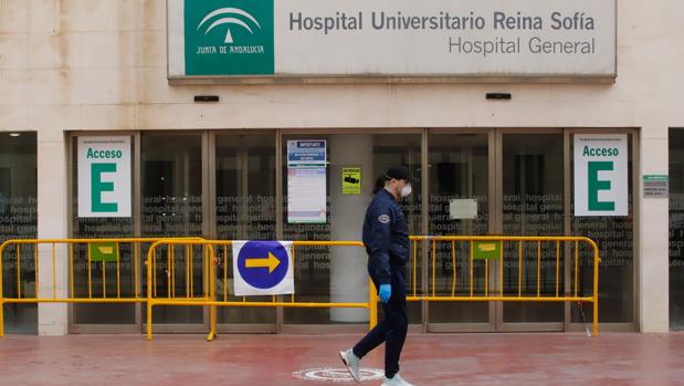 Médicos jubilados preparan las batas: «Somos grupo de riesgo, pero la profesión se lleva en el alma»