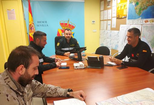 Garcés Zúñiga durante la reunión de coordinación del despliegue de la UME en Andalucía