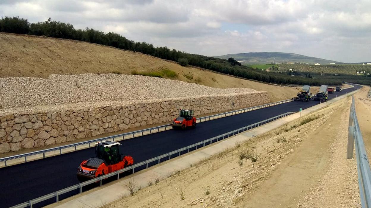 Estado actual de las obras en la Variante de Lucena, casi terminada