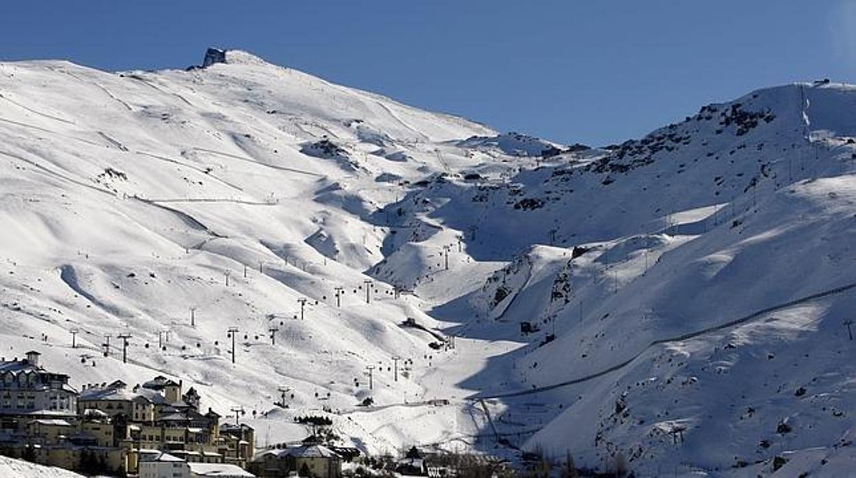 Sierra Nevada cubierta de nieve