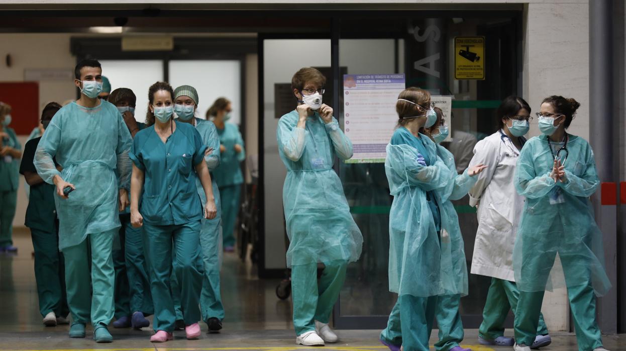 Personal sanitario en el Hospital Reina Sofía de Córdoba