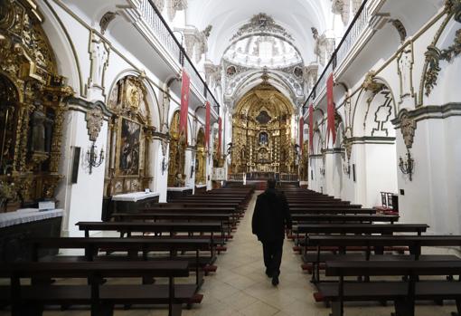 Interior vacío de la iglesia de San Francisco de Córdoba