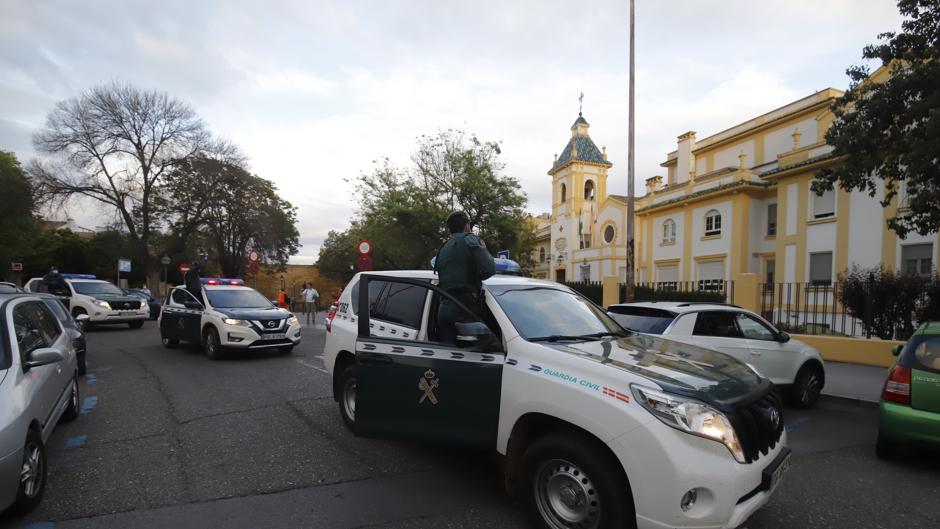 Así ha sido la comitiva de homenaje a los sanitarios en Córdoba