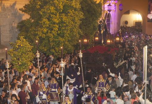 El Señor de la Pasión, al pasar por Caballerizas