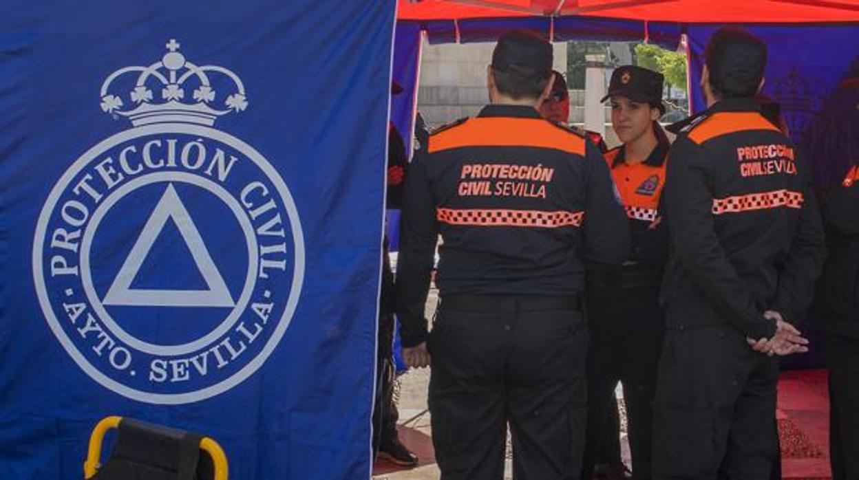 Miembros de Protección Civil del Ayuntamiento de Sevilla