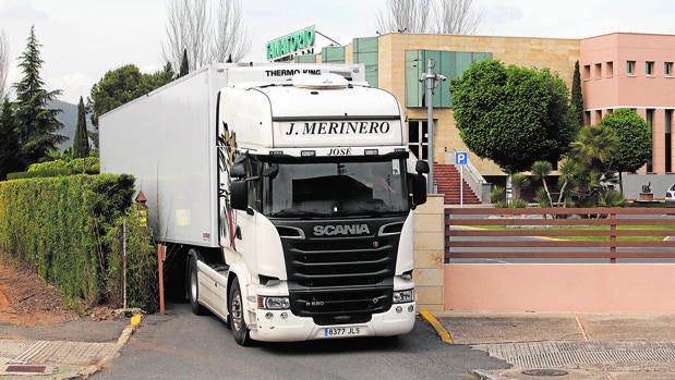 El tanatorio de Las Quemadas de Córdoba asume cremaciones de fallecidos en Madrid por Covid-19