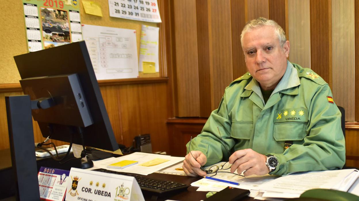 José Úbeda, coronel de la Legión, en su despacho