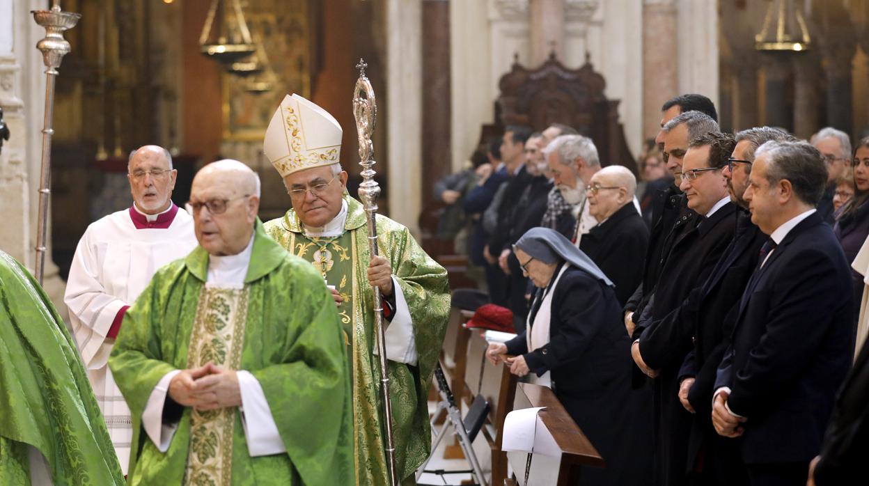 El obispo de Córdoba, Demetrio Fernández, durante una misa en la Catedral