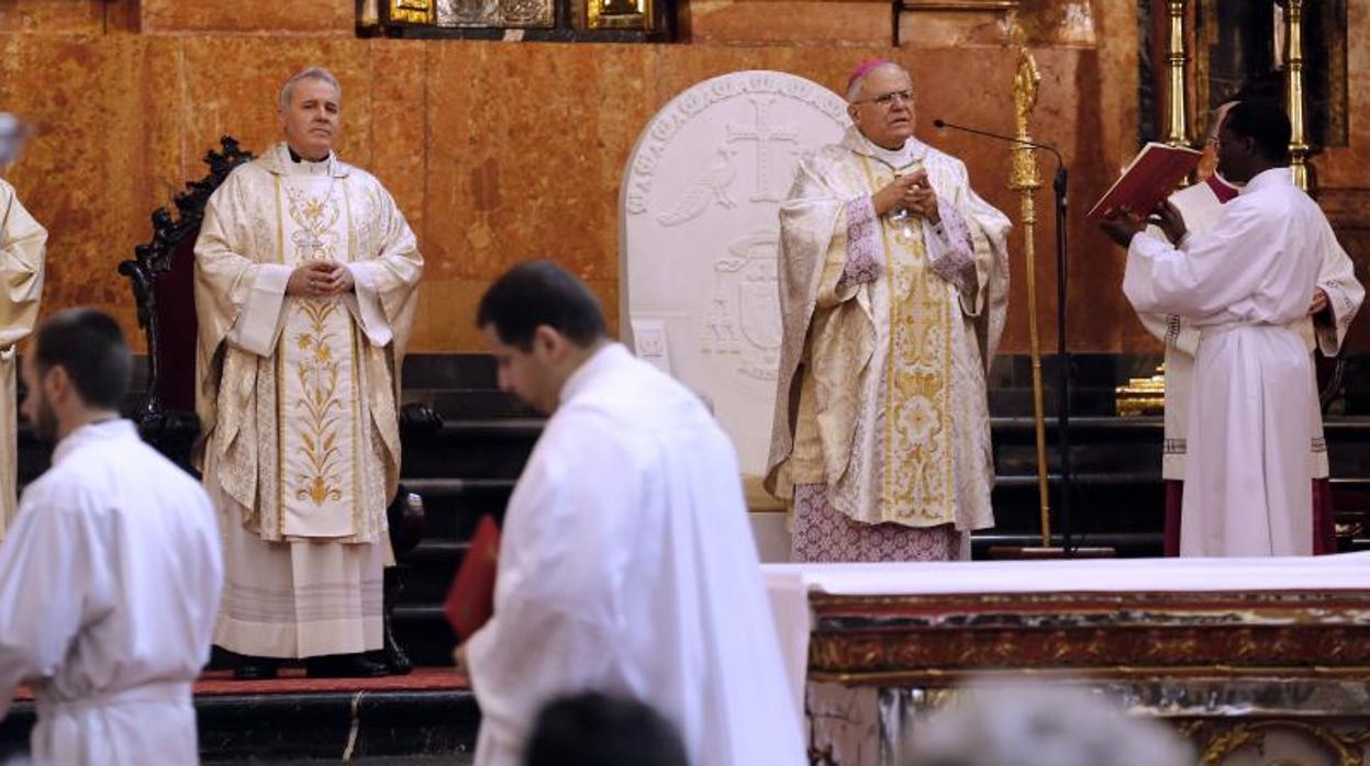 El obispo de Córdoba durante una celebración en la Santa Iglesia Catedral