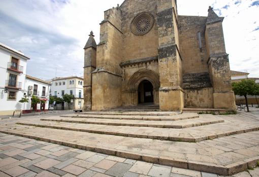 Exterior de la iglesia de Santa Marina, el Domingo de Resurrección de Córdoba en 2020