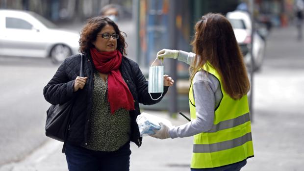 El Gobierno repartirá sólo un tercio de las mascarillas previstas en Córdoba durante esta semana