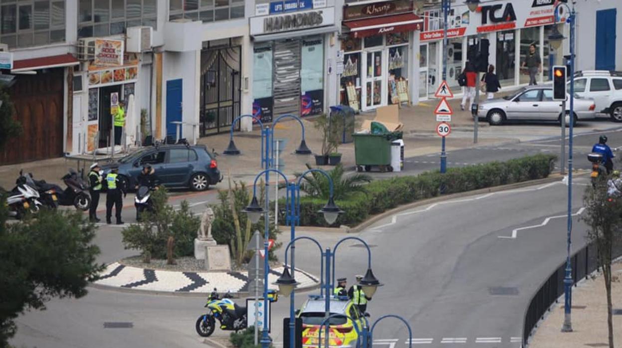 Imagen de controles de la Policía Real de Gibraltar durante el confinamiento