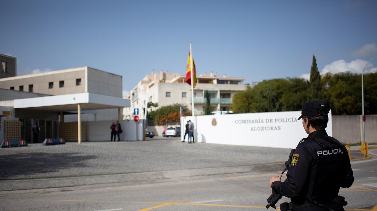 Hallan el cadáver de un hombre con signos de violencia en la calle en Algeciras