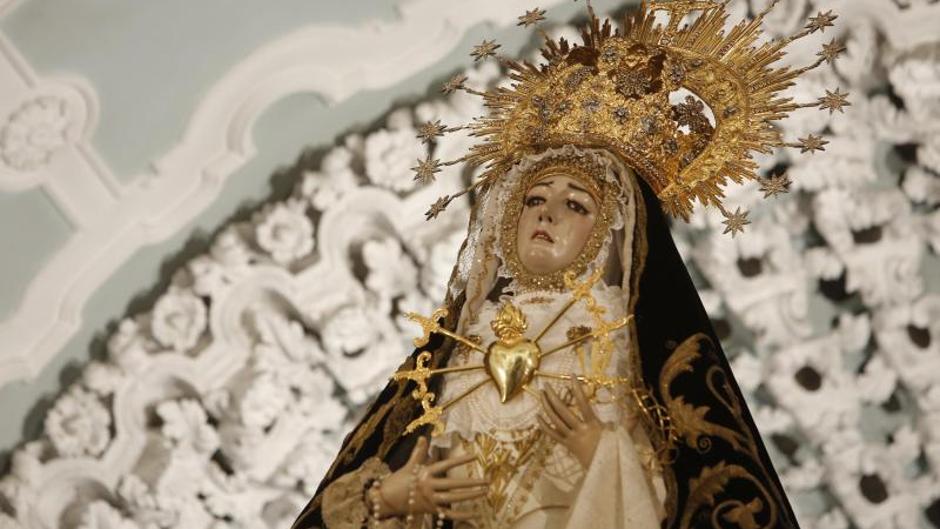 La emocionante saeta de Anabel Castillo desde su terraza a la Virgen de los Dolores de Córdoba, en vídeo