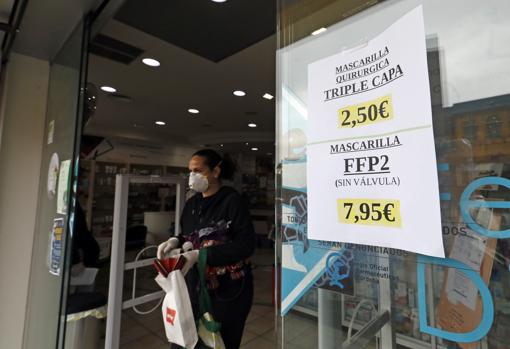 Precios de las mascarillas en una farmacia de Córdoba