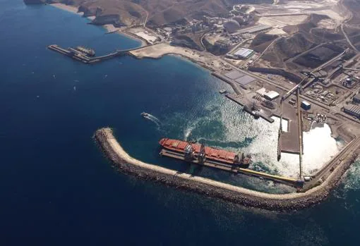 Imagen aérea del puerto de Carboneras