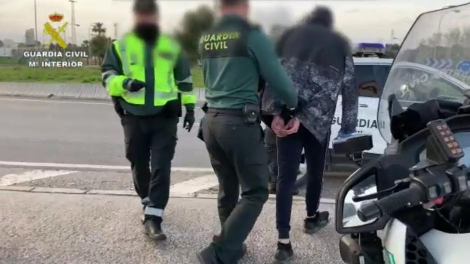 Cuatro detenidos en Algeciras por viajar en un mismo coche de manera reiterada pese al estado de alarma