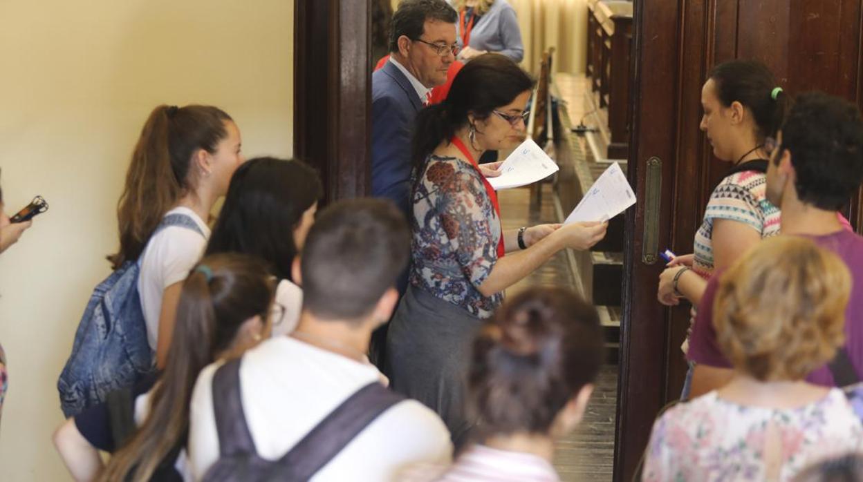 Llamamiento de alumnos para la prueba de Selectividad