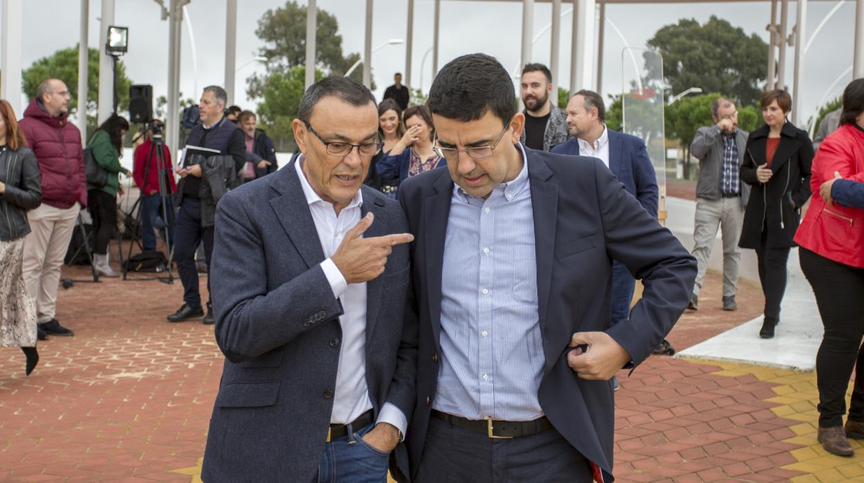 Ignacio Caraballo con Mario Jiménez en un acto