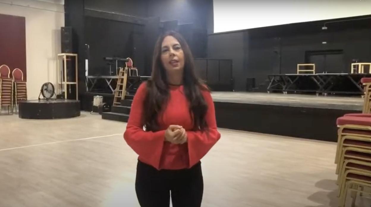 Marisa Zafra en el teatro de la escuela