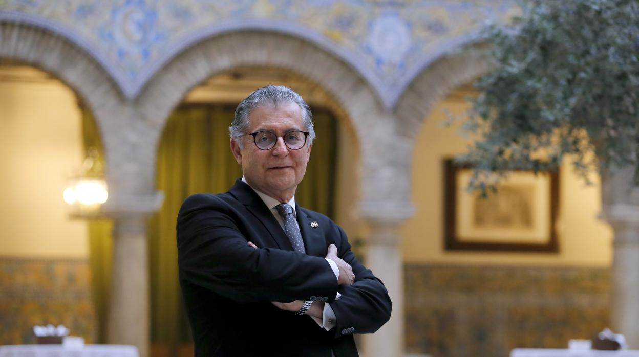 Bernabé Galán, presidente del Colegio de Médicos desde 2013