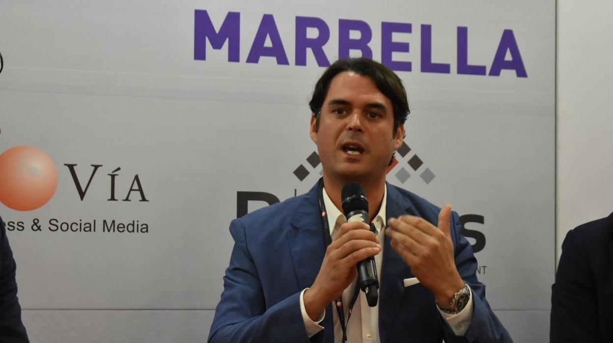 Julián Cabanillas durante un foro de debate hotelero en Marbella