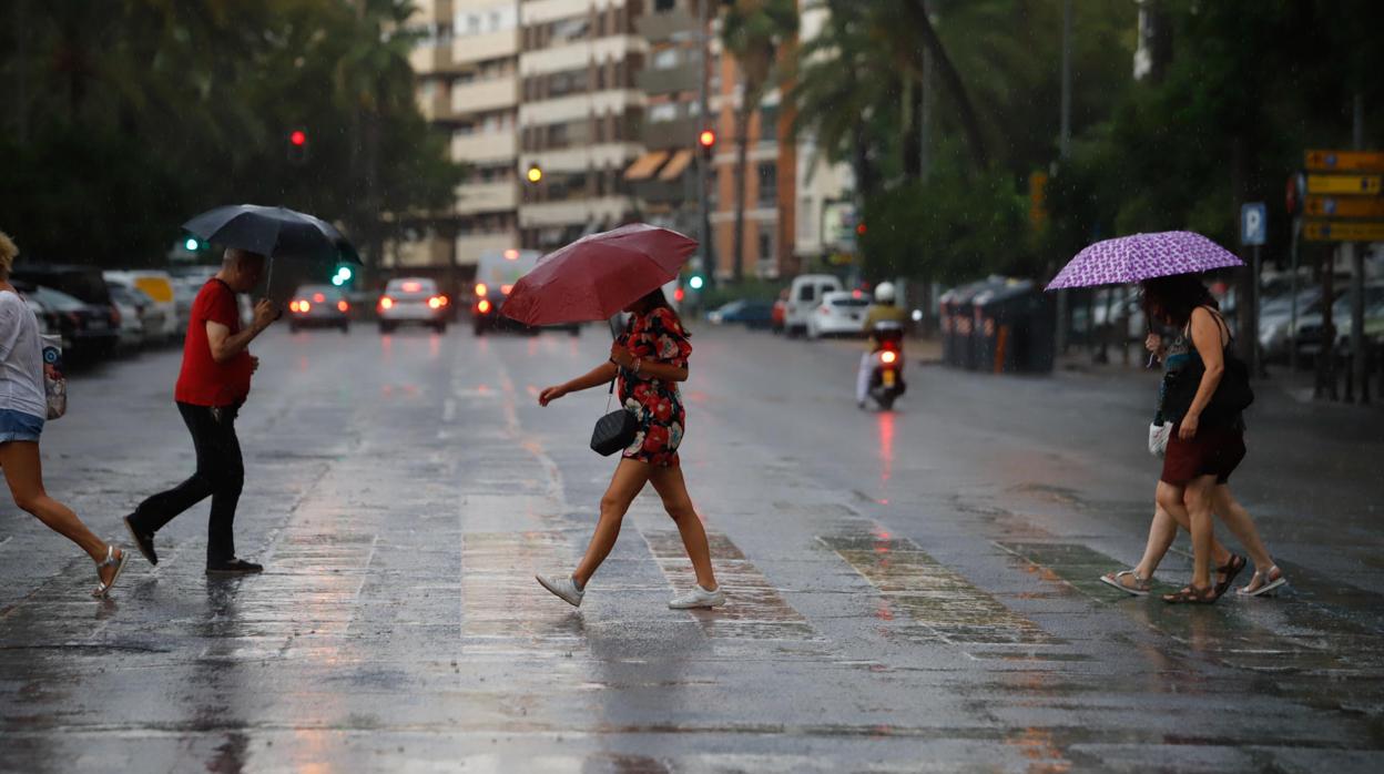 Este domingo estará marcado por las lluvias y las tormentas en la capital