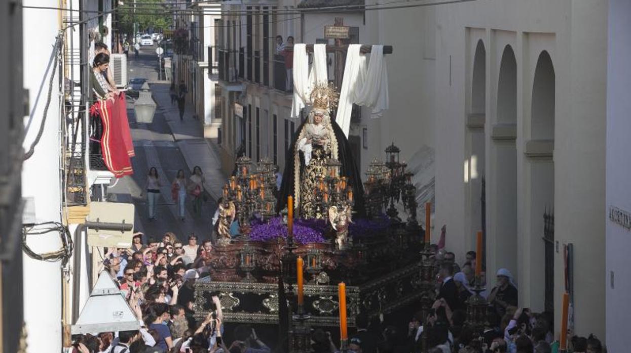 La Virgend de la Soledad en el inicio de su procesión en 2014