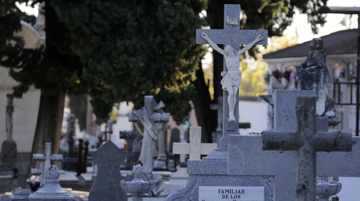 Tumbas en el cementerio de Nuestra Señora de la Salud de Córdoba