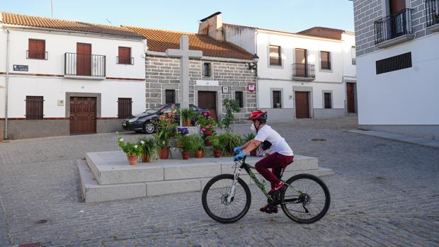 Así se las ingenian en Añora para celebrar la fiesta de la Cruz