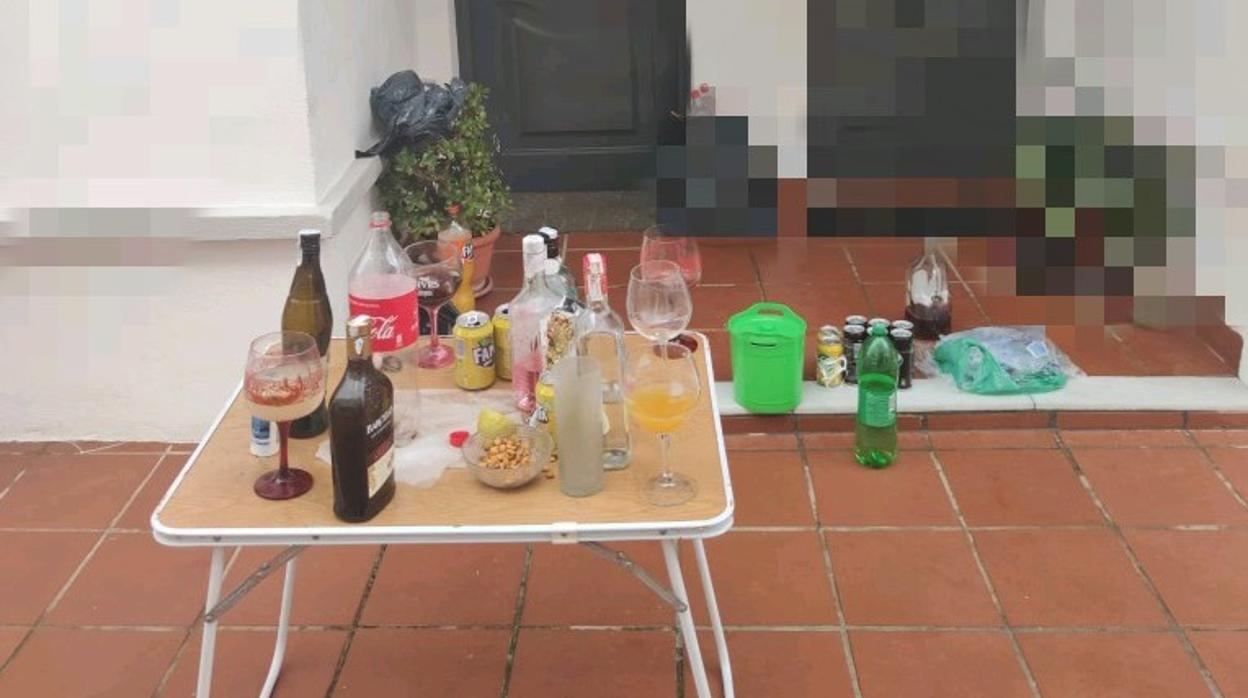 Imagen del botellón que habían organizado varios vecinos de Los Barrios