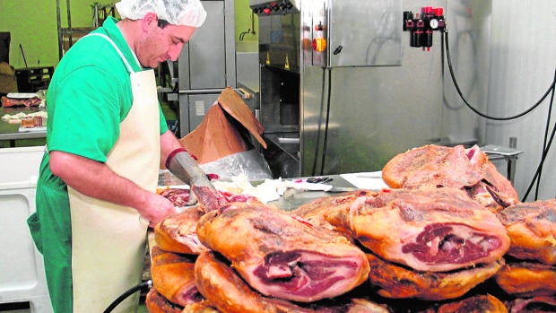 El brutal impacto del cierre de la hostelería en la venta de jamones ibéricos y carne de cordero en Córdoba