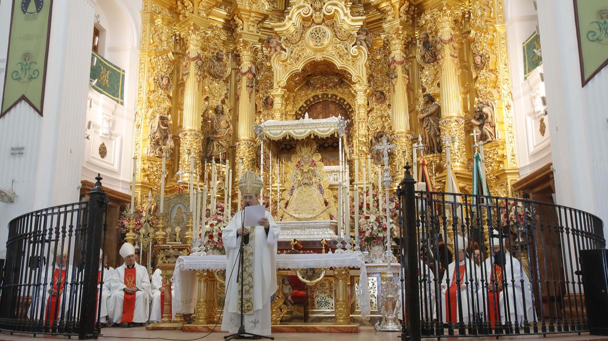 El Arzobispo de Sevilla, Juan José Asenjo, presidió el 8 dejunio de 2019 la misa de apertura del Año Jubilar en El Rocío