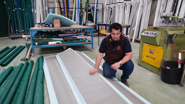 Las alfombras desinfectantes pasan de la ganadería a los hogares gracias a una empresa de Córdoba