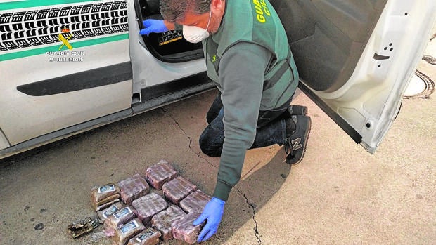 Policía y Guardia Civil detienen a treinta personas en Córdoba por traficar con droga en el confinamiento